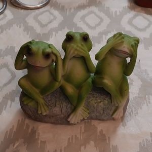 Hear Speak See No Evil Frogs Statue